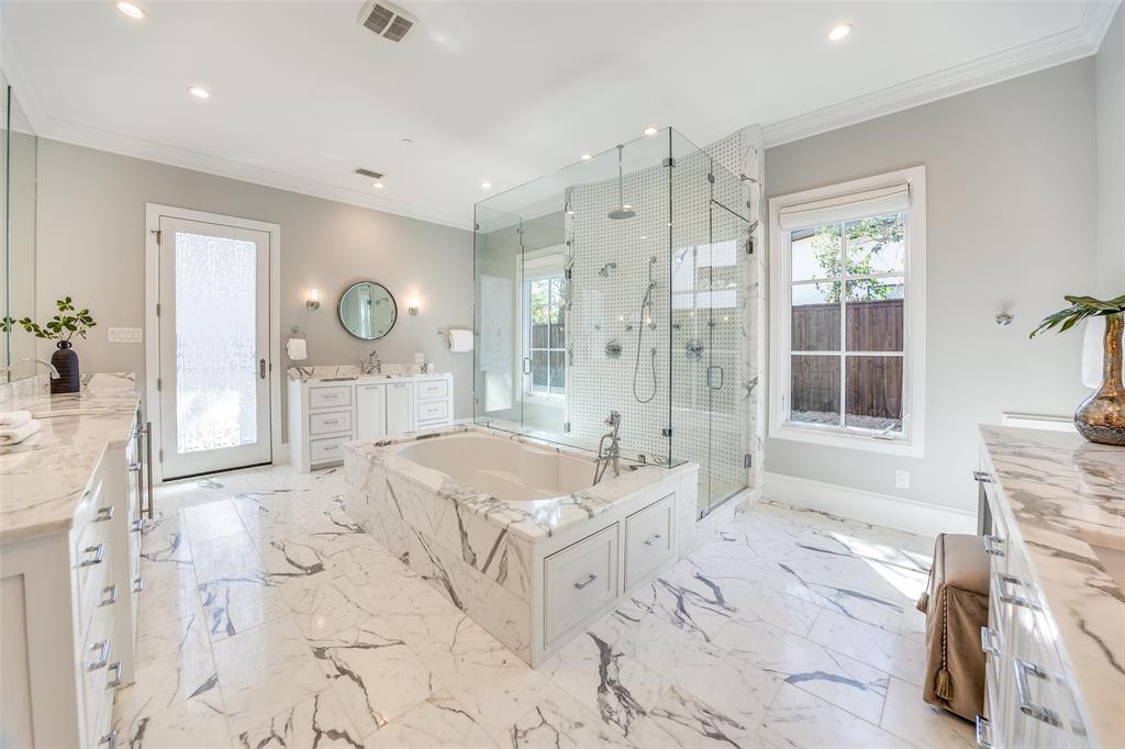 Royal Crest - Residential