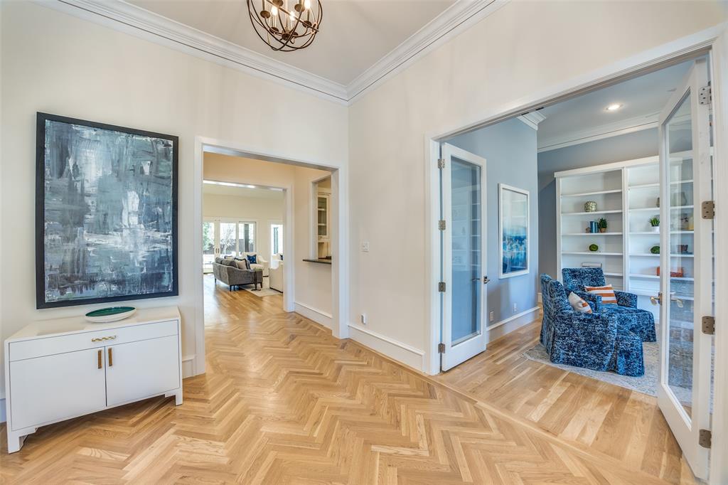 Royal Crest - Residential