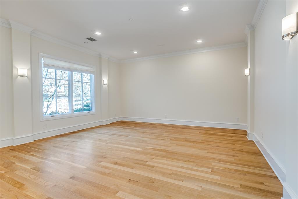 Royal Crest - Residential