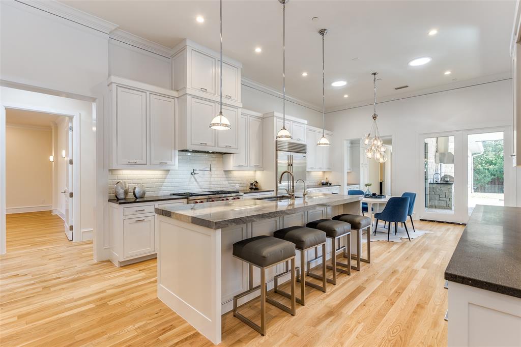 Royal Crest - Residential