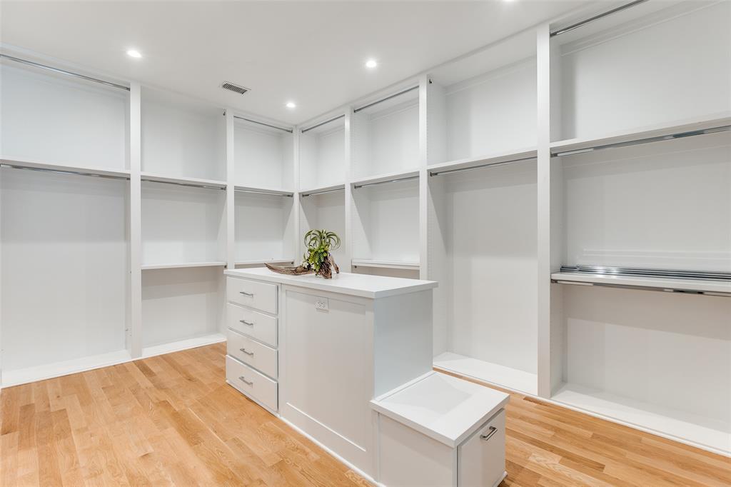 Royal Crest - Residential