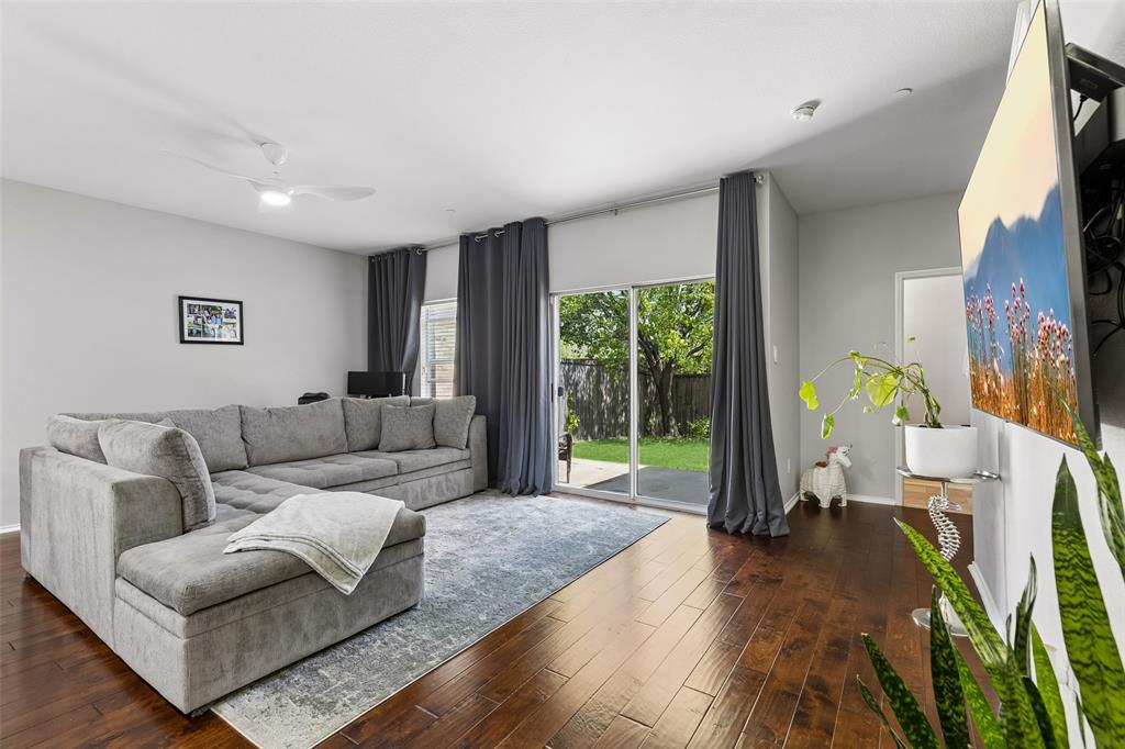 The Cascades At The Legends Ph - Residential