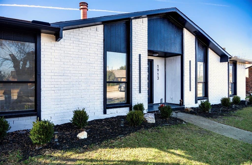 1913 Edna Smith Drive
