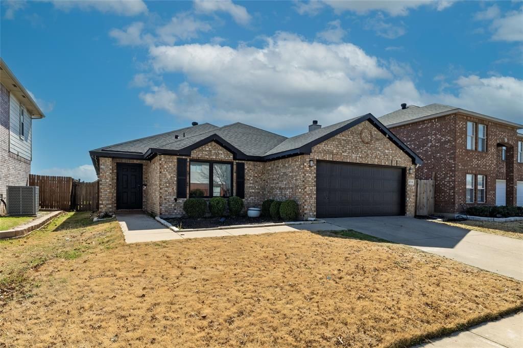Photo of 4116 Fossile Butte Drive, Fort Worth, TX 76244 (MLS # 21250540)