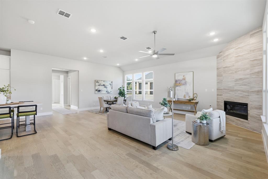 123 Aberdeen Boulevard