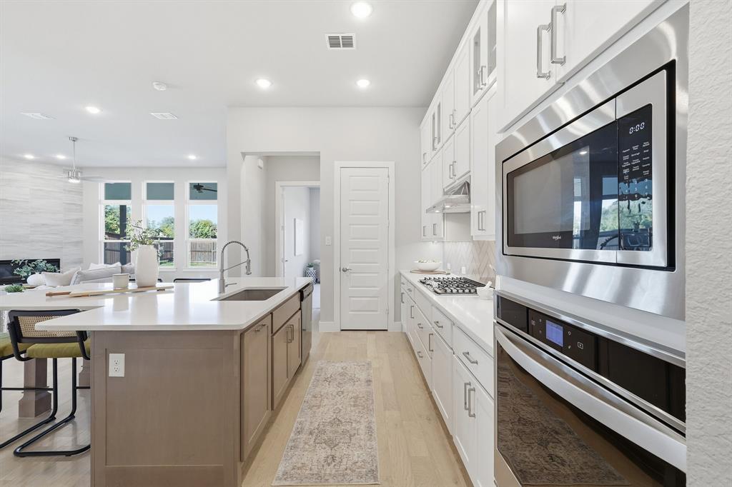 123 Aberdeen Boulevard