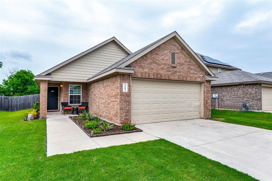 Welcome to 3504 Robin Rd in Ennis, TX—where comfort, convenience, and value come together.
Ideally located near I-45 and just 35 minutes from Downtown Dallas, this beautifully maintained 3-bed, 2-bath home offers a bright, open layout with great flow and natural light. Every window is outfitted with premium combi blackout shades, giving you effortless control over light and privacy.

The kitchen features abundant cabinet storage and generous counter space—perfect for weeknight meals or hosting friends. The primary suite is a true retreat, complete with serene backyard views, a walk-in closet, and an en-suite bath with a relaxing garden tub.

Step outside to a recently added deck, ideal for morning coffee, grilling, or entertaining. Located in a quiet neighborhood with no HOA, this home offers the peace and privacy you’ve been looking for.

Buyer Incentives: Take advantage of exceptional financing perks! Our preferred lender is offering a lender credit to reduce your interest rate, an additional closing-cost credit, and no PMI—a combination that can save buyers thousands and significantly lower monthly payments. Ask the listing agent for full details.

Move-in ready and priced to make homeownership attainable—this one is a must-see!