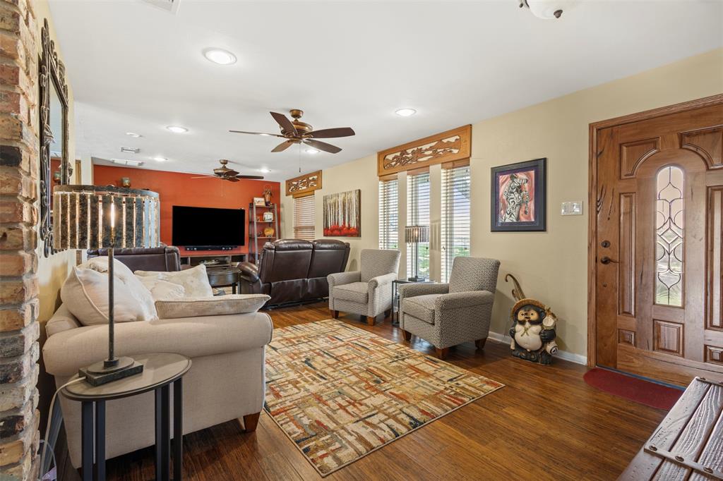 STEPHEN B MCCOMMAS ABST 888 P 411 TR 35 ACS 5.9635 - Residential