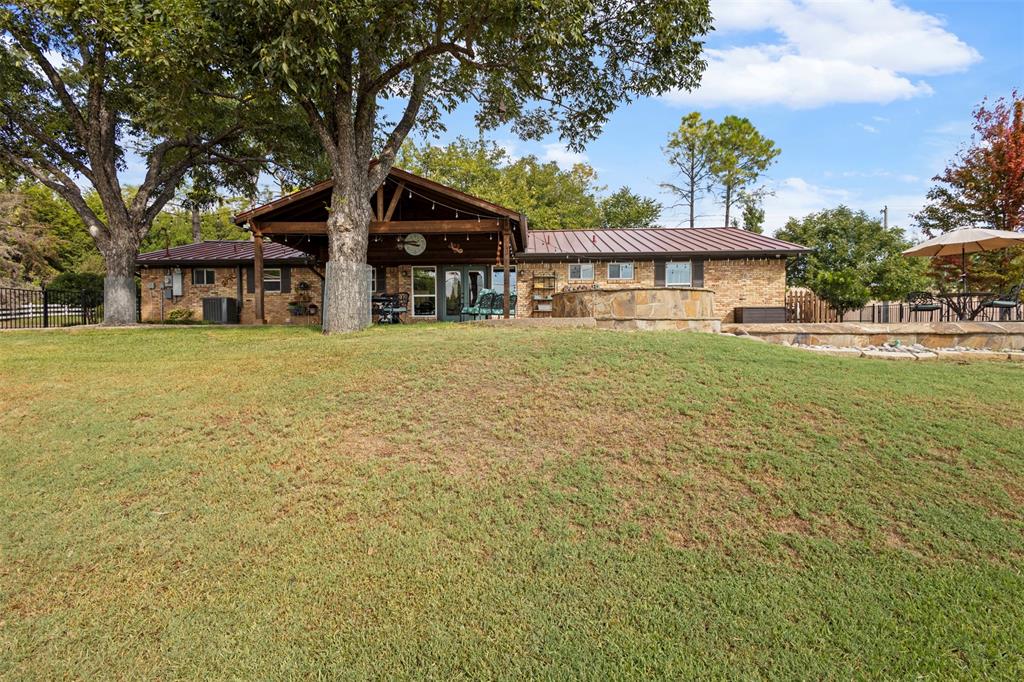 STEPHEN B MCCOMMAS ABST 888 P 411 TR 35 ACS 5.9635 - Residential