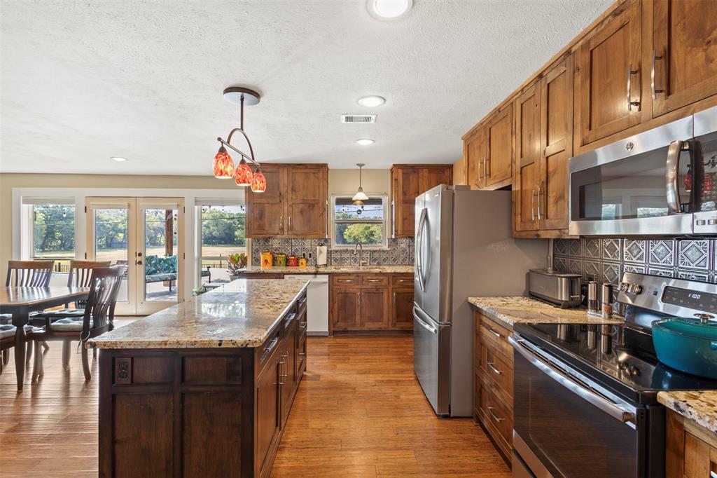 STEPHEN B MCCOMMAS ABST 888 P 411 TR 35 ACS 5.9635 - Residential