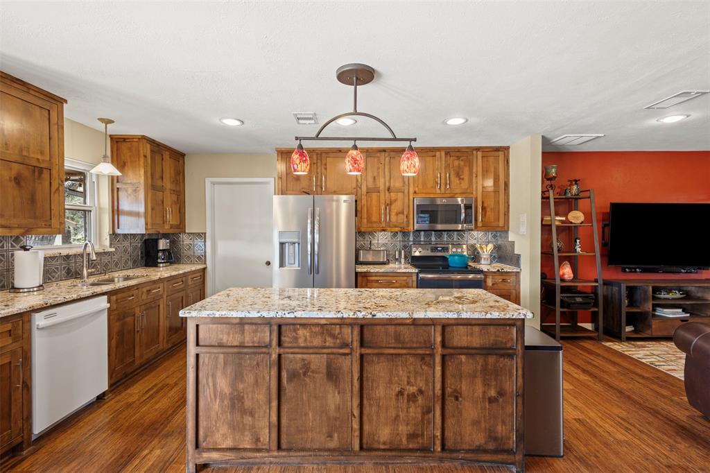 STEPHEN B MCCOMMAS ABST 888 P 411 TR 35 ACS 5.9635 - Residential