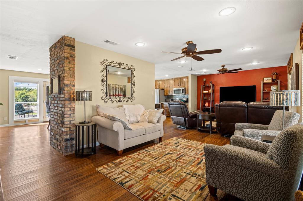 STEPHEN B MCCOMMAS ABST 888 P 411 TR 35 ACS 5.9635 - Residential