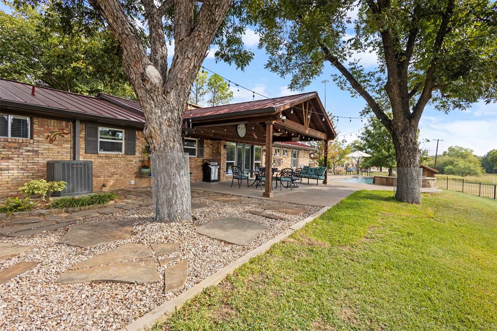 STEPHEN B MCCOMMAS ABST 888 P 411 TR 35 ACS 5.9635 - Residential