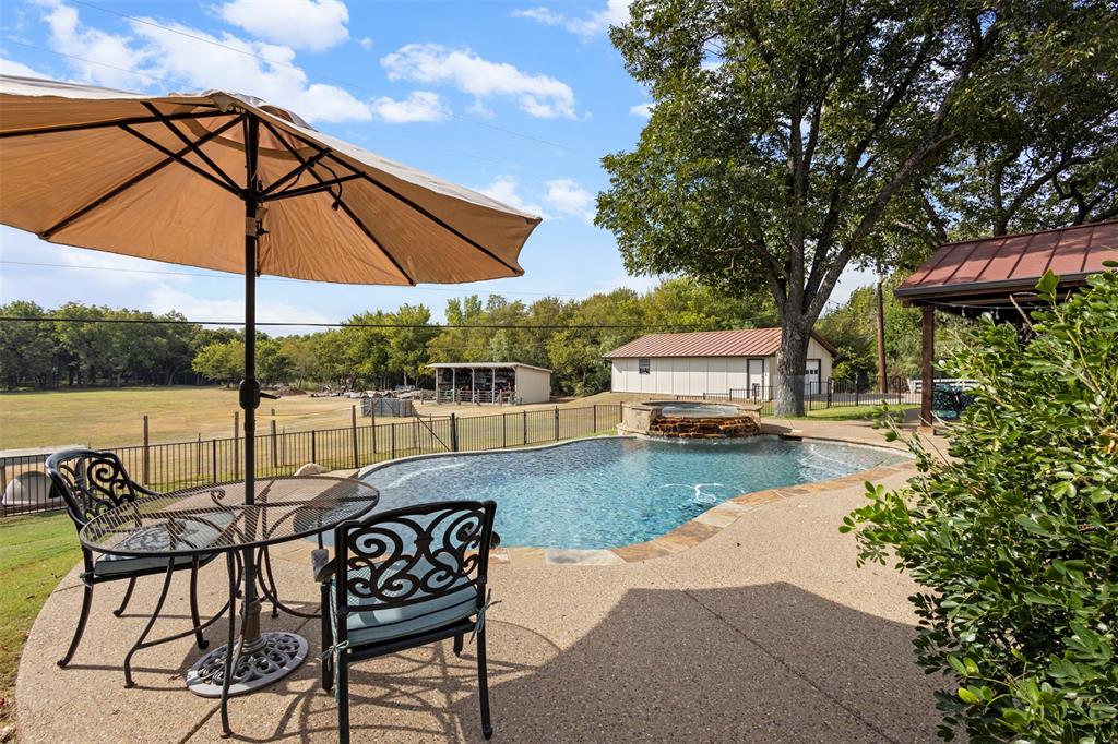 STEPHEN B MCCOMMAS ABST 888 P 411 TR 35 ACS 5.9635 - Residential