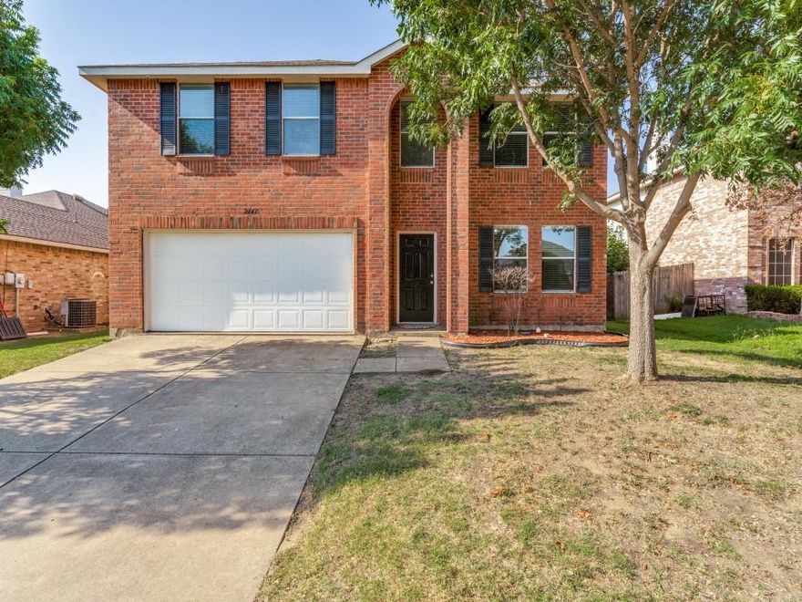 ****Seller to contribute 4% in closing costs if under contract before the end of 2023****

Welcome home! This magnificent property is equipped with 3 bedrooms and 2.5 bathrooms! As soon as you walk in you are greeted by the open dining room that also leads right to the spacious kitchen! Located in beautiful Grand Prairie! Don't miss out on this one!