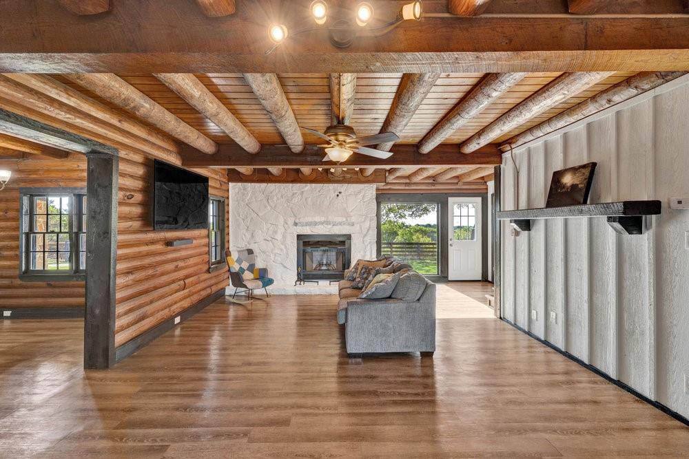 1404 Robyn Road