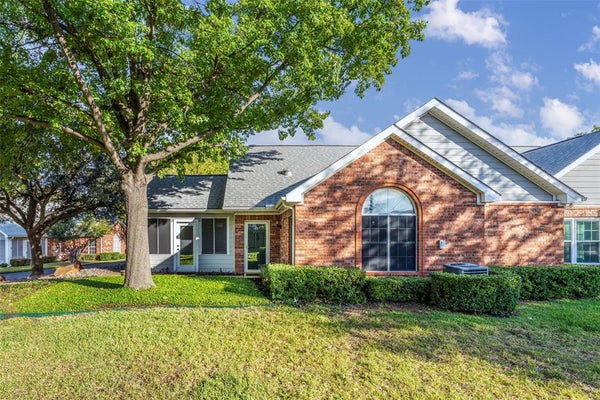 807 CARA LN, ARLINGTON, TX 76012 - Image 50cf09eca1f06125d5e6dfebe524f78a/2320280936