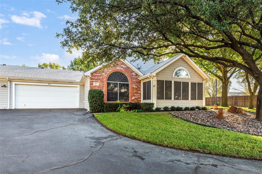 807 Cara Lane