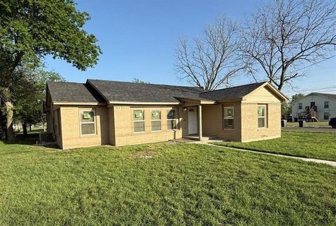 Photo of 1300 N 2nd Street, Killeen, TX 76541 (MLS # 21180212)