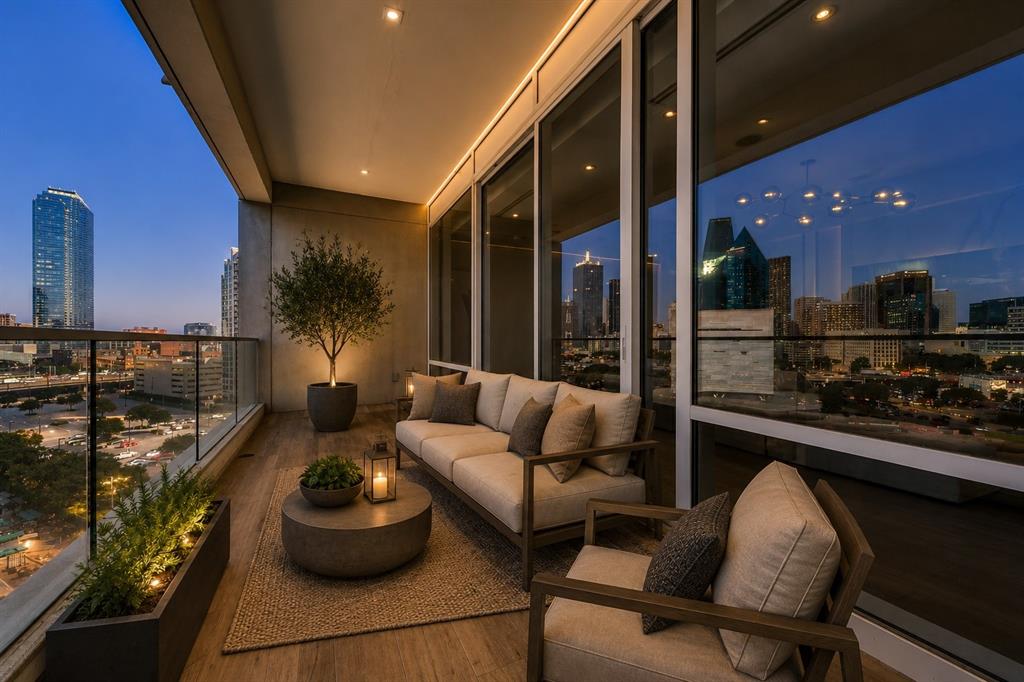 2408 Victory Park Lane 939