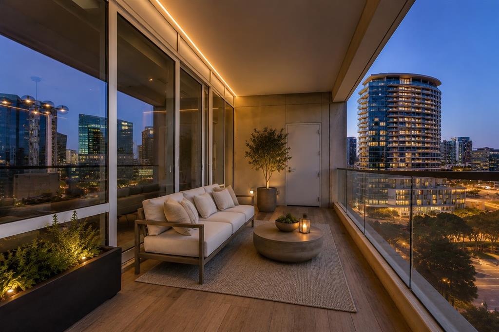 2408 Victory Park Lane 939