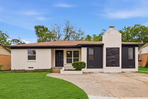 Photo of 1112 Noble Avenue, Carrollton, TX 75006 (MLS # 21403622)