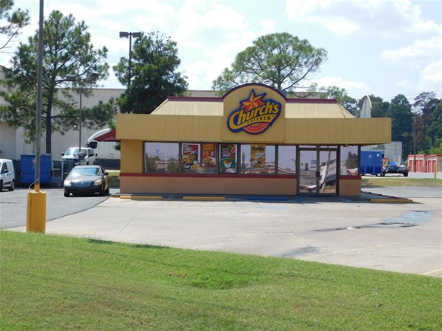 FAST FOOD RESTAURANT CHURCHES CHICKEN ON BUSY MANSFIELD ROAD IN SHREVEPORT, LA., 1249 SQ. FT, WITH LOT SIZE 14,375 IS FOR SALE FOR $750,000. VENTHOOD AND EQUIPMENT WITH A DRIVE THRU RESTAURANT. SUPERIOR LOCATION WITH GOOD PARKING AND HIGH VISIBILITY TO THE STREET.