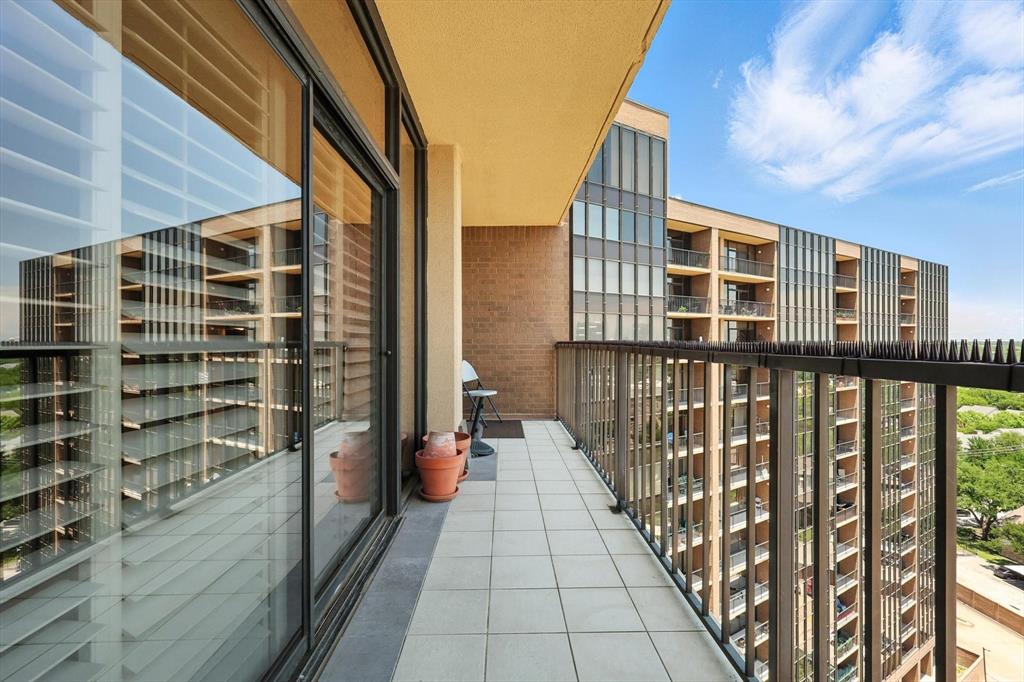 Bonaventure Condominiums - Residential