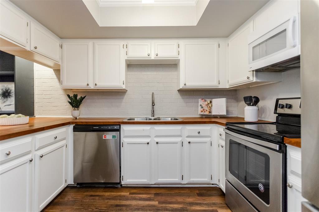 2706 Meadowstone Court