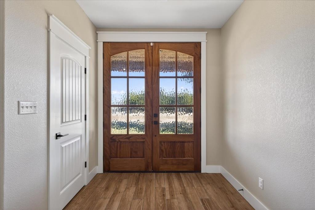 Brandon V Lake Living - Residential