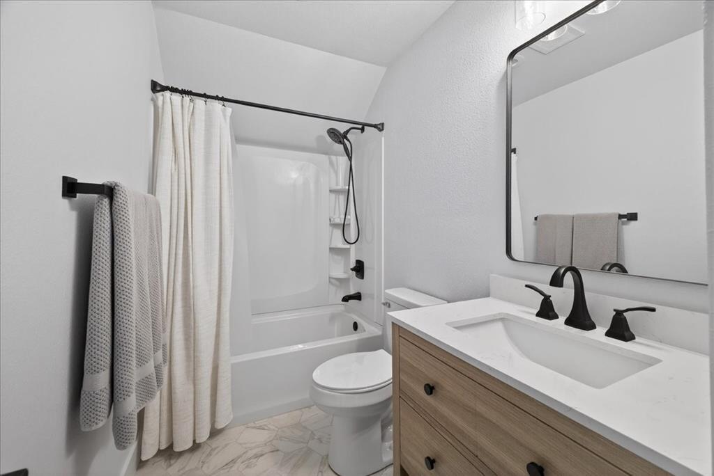 Brandon V Lake Living - Residential