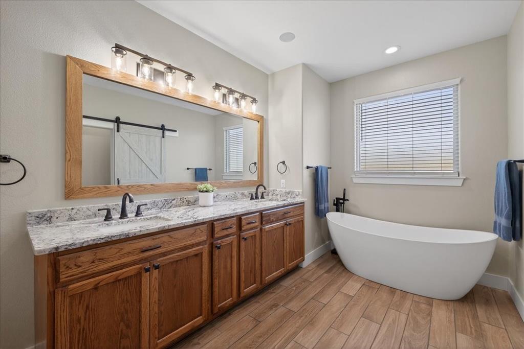 Brandon V Lake Living - Residential