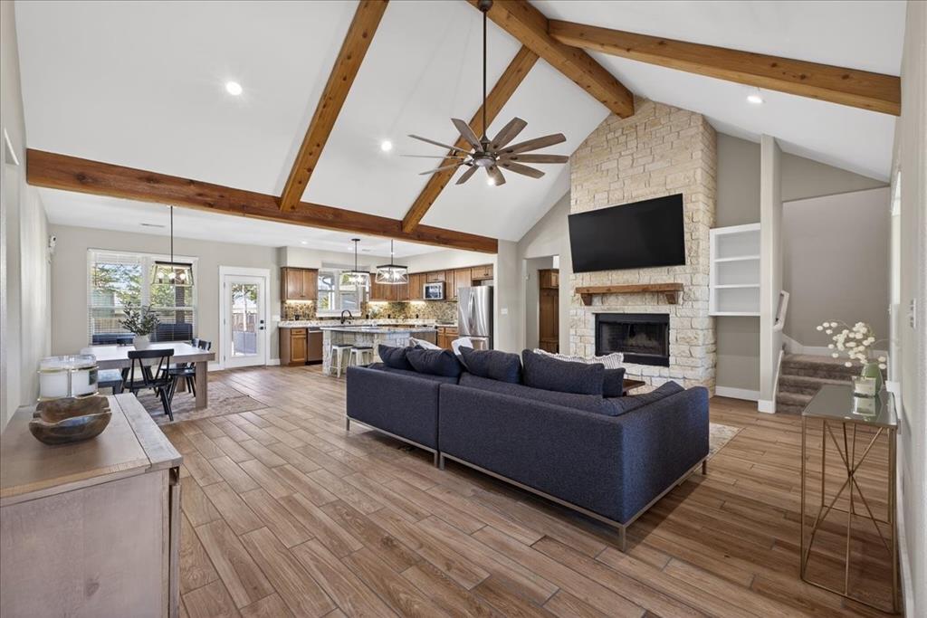 Brandon V Lake Living - Residential