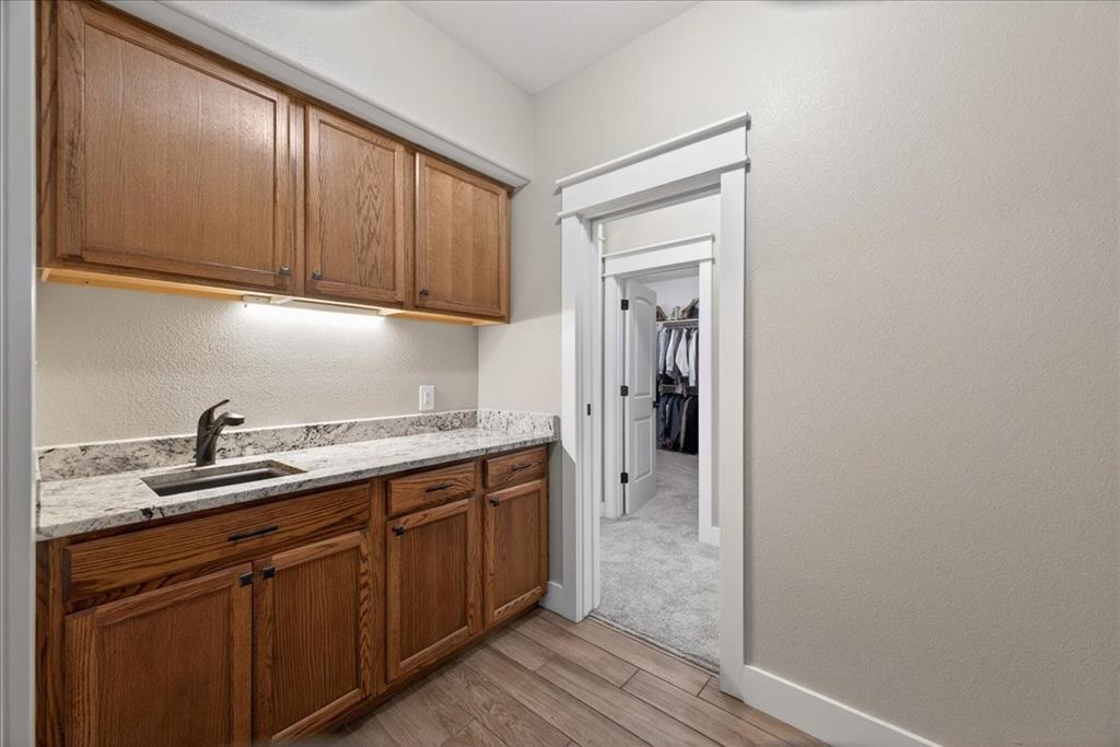 Brandon V Lake Living - Residential