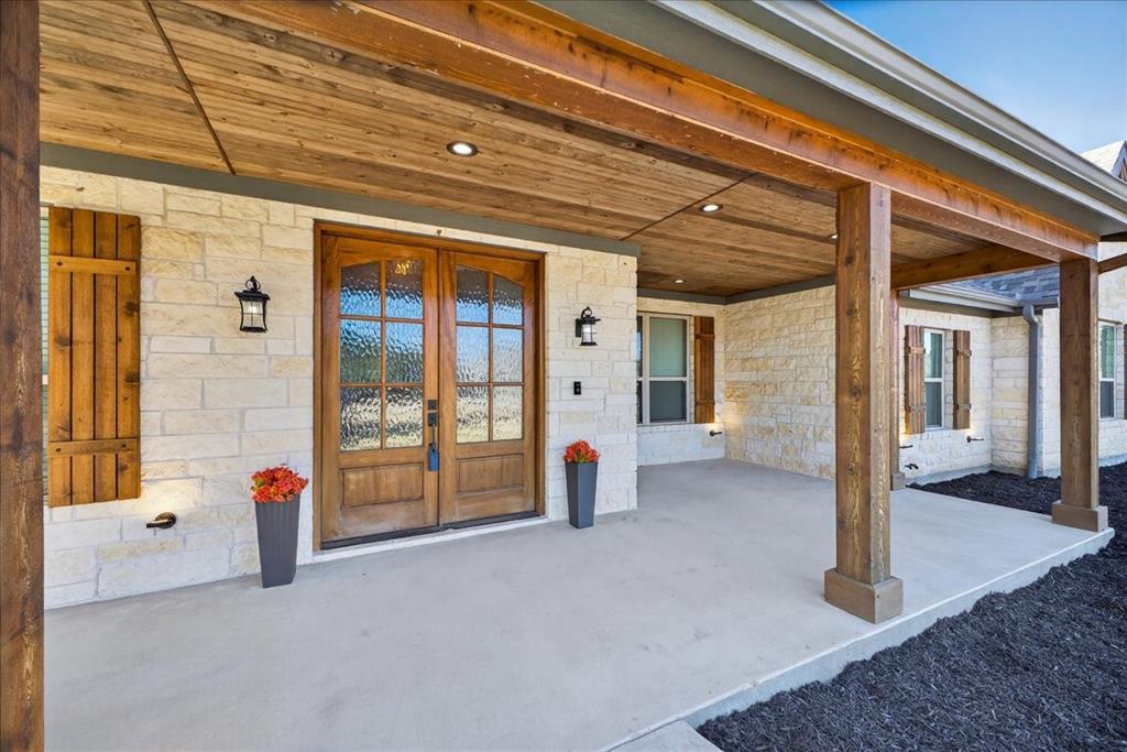 Brandon V Lake Living - Residential