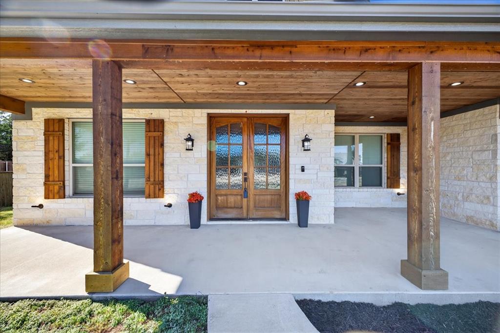 Brandon V Lake Living - Residential