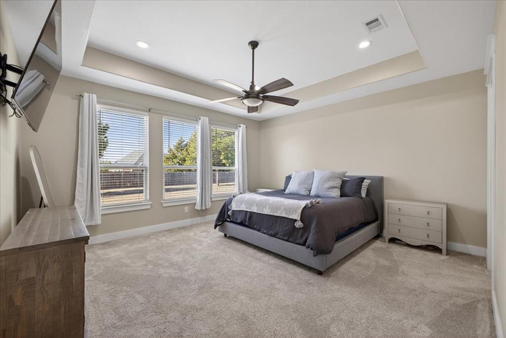 Brandon V Lake Living - Residential