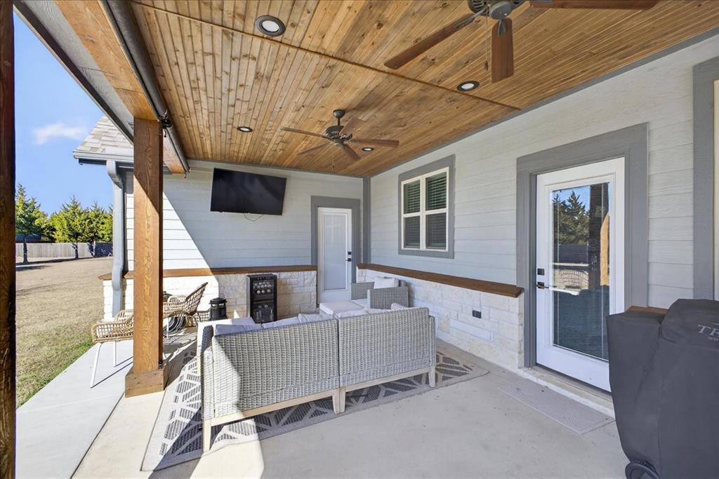 Brandon V Lake Living - Residential