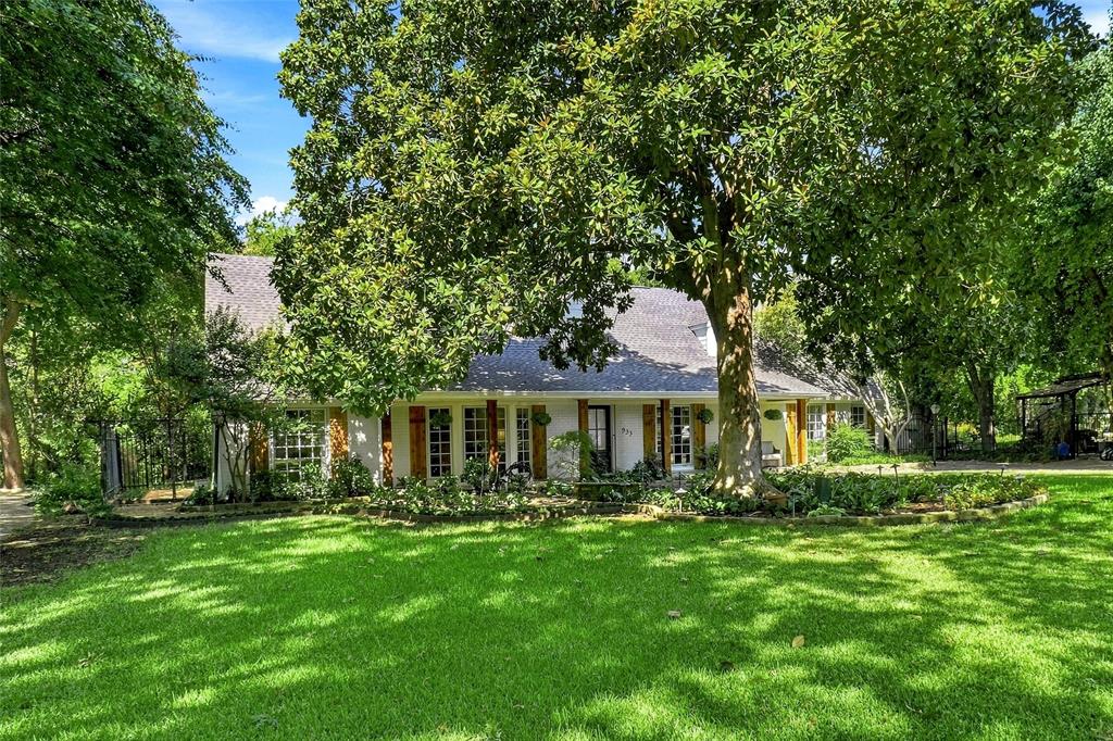 933 Blue Lake Circle