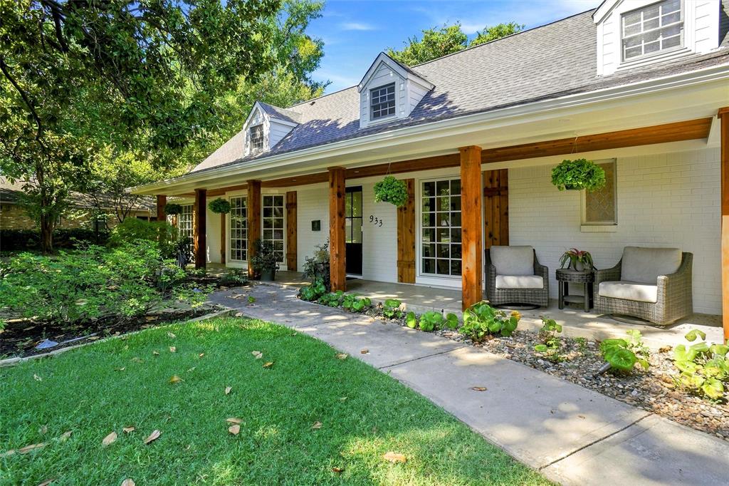 933 Blue Lake Circle