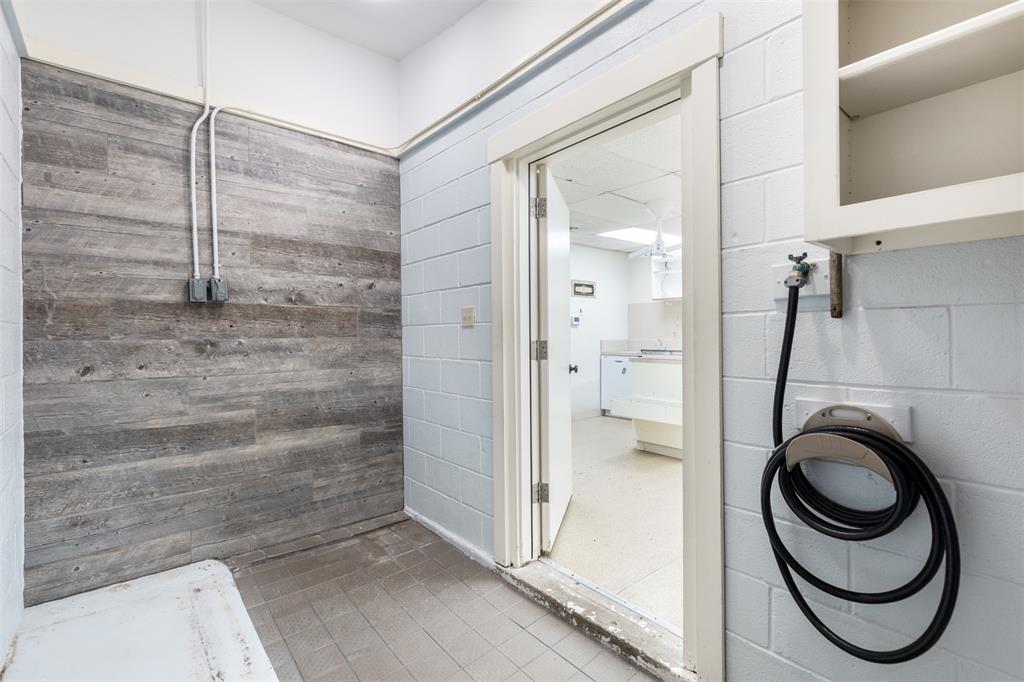 MCANAIR JB - Commercial Sale