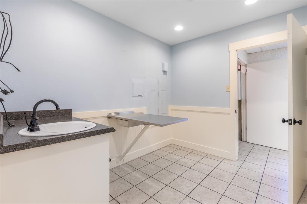 MCANAIR JB - Commercial Sale