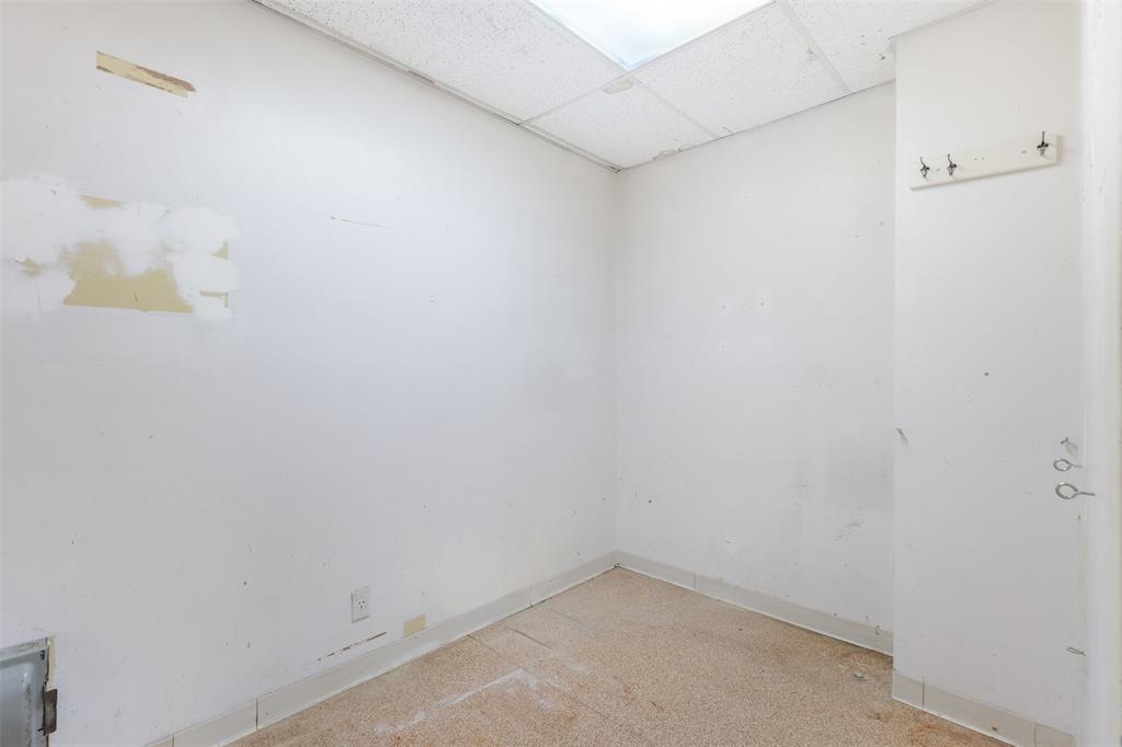 MCANAIR JB - Commercial Sale