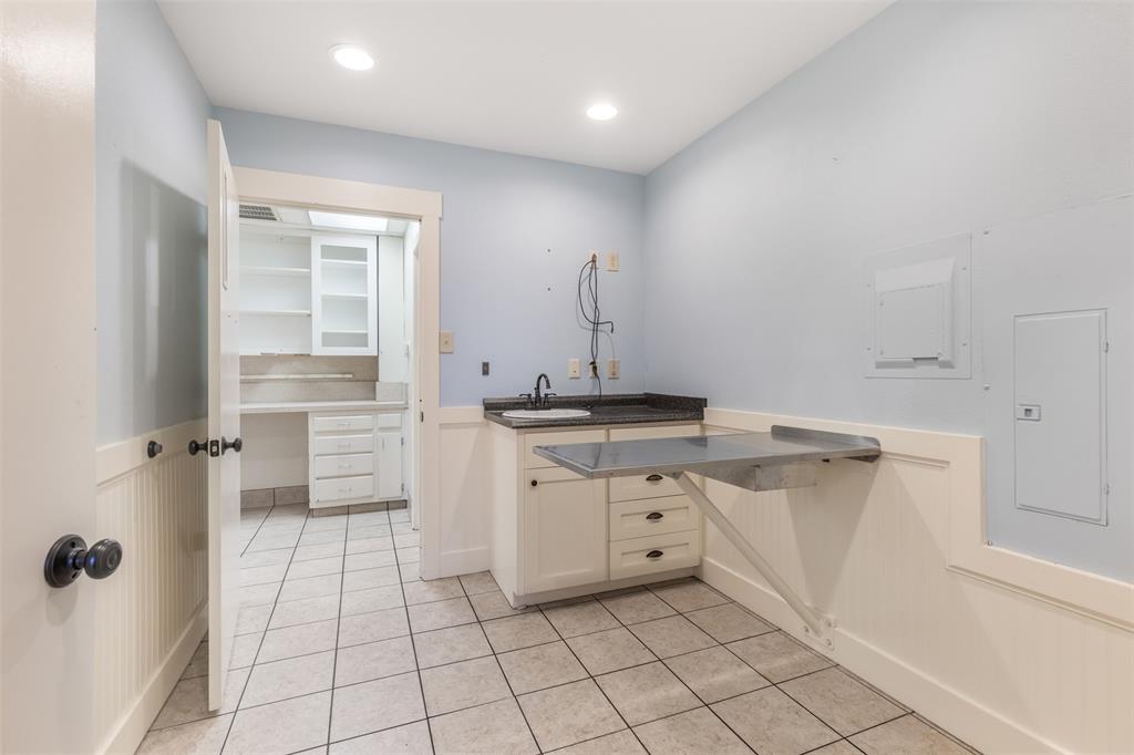 MCANAIR JB - Commercial Sale