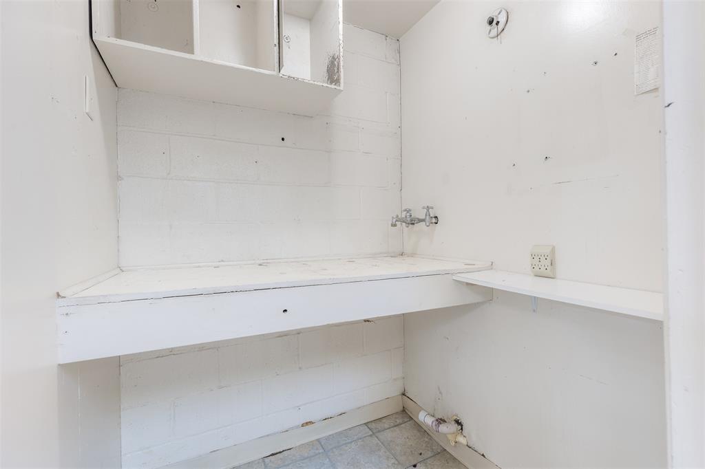 MCANAIR JB - Commercial Sale