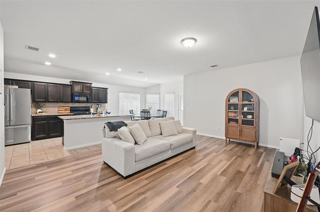737 Walls Boulevard