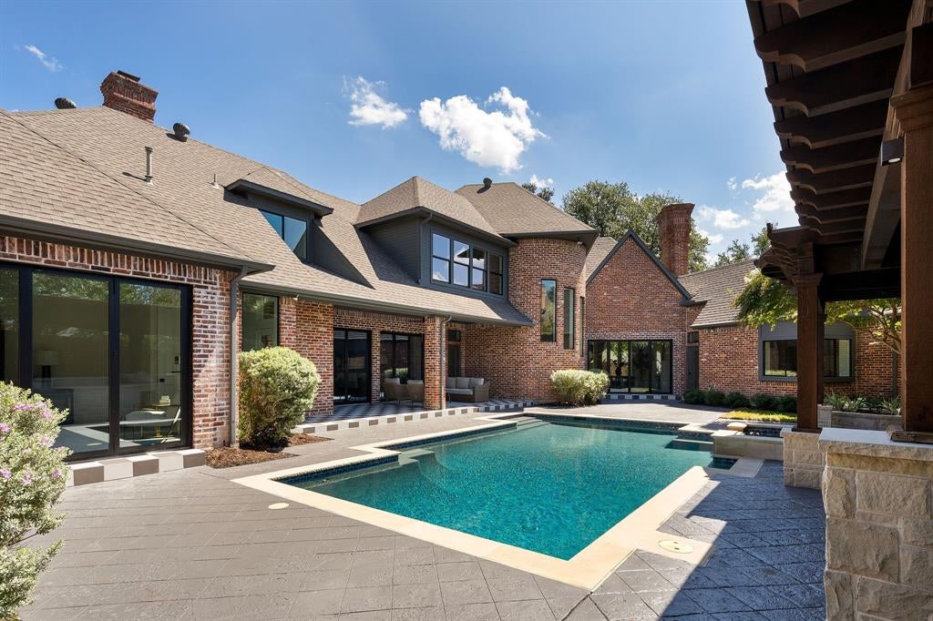 4017 Bridgeport Drive