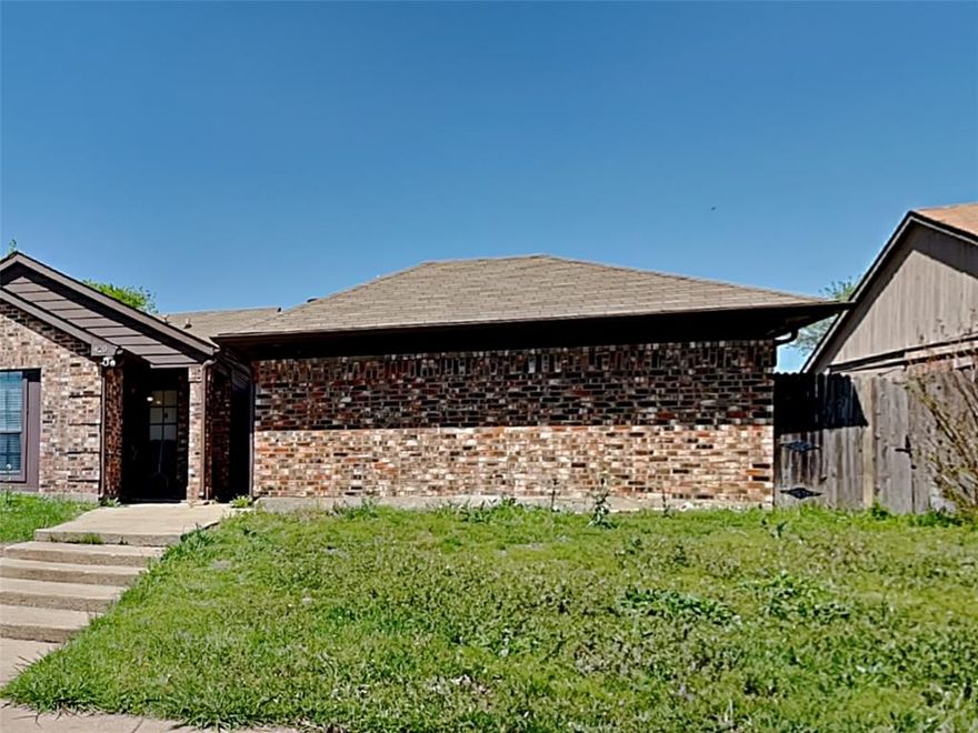 $500 off the first month rent! Welcome home to 422 Dollins St, Cedar Hill, TX 75104 - a stunning fusion of transitional style and contemporary convenience where urban life meets suburban comfort. Spanning across 1200 square feet, this residence offers 2 well-sized bedrooms and 2 full bathrooms. Bask in the warmth of a home that effortlessly embodies the perfect blend of style and functionality. The architectural style shines through authentic design details, while essential modern amenities bring about a touch of sophistication needed for today's lifestyle. This is your chance to experience exclusivity within the dynamic cityscape of Cedar Hill. [Please note the image is a depiction of the property and may not be the exact home. Come in person to appreciate the genuine charm and potential this place brings to your future living experience. Hurry homes this nice do not last long. Schedule your convenient self-showing today!

This property is eligible for deposit alternative coverage in lieu of a security deposit. For information and enrollment, please contact our leasing team and enjoy a deposit-free renting experience. Resident Benefit Package: $42.00-month. Includes HVAC air filter delivery, Tenant Liability Insurance, Credit Reporting, Tenant Rewards Program, and much more! 
This property is eligible for deposit alternative coverage in lieu of a security deposit. For information and enrollment, please contact our leasing team and enjoy a deposit-free renting experience.