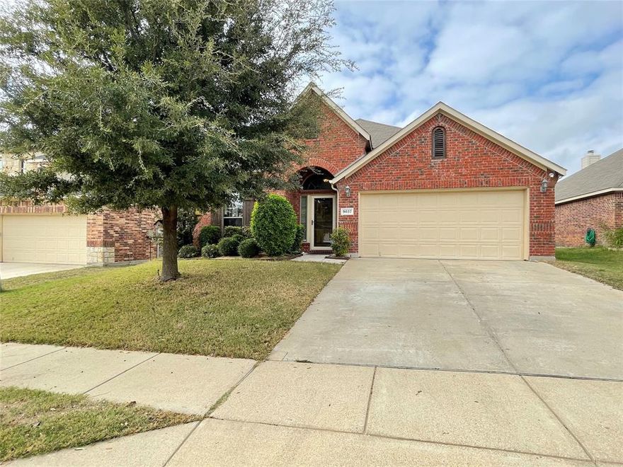 Very nice 3 bedroom home with a study in a great KISD area. This home features a beautiful entrance  an open floorplan, the kitchen open to the breakfast, the family room as well as the formal dining room. Split bedroom, study can be another bedroom, covered patio over looks a nice size backyard.