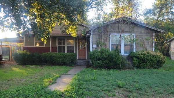 1092 W ELM ST, STEPHENVILLE, TX 76401 - Image 5110b8d0efaa700335baf41d7d79d04f/4213412332